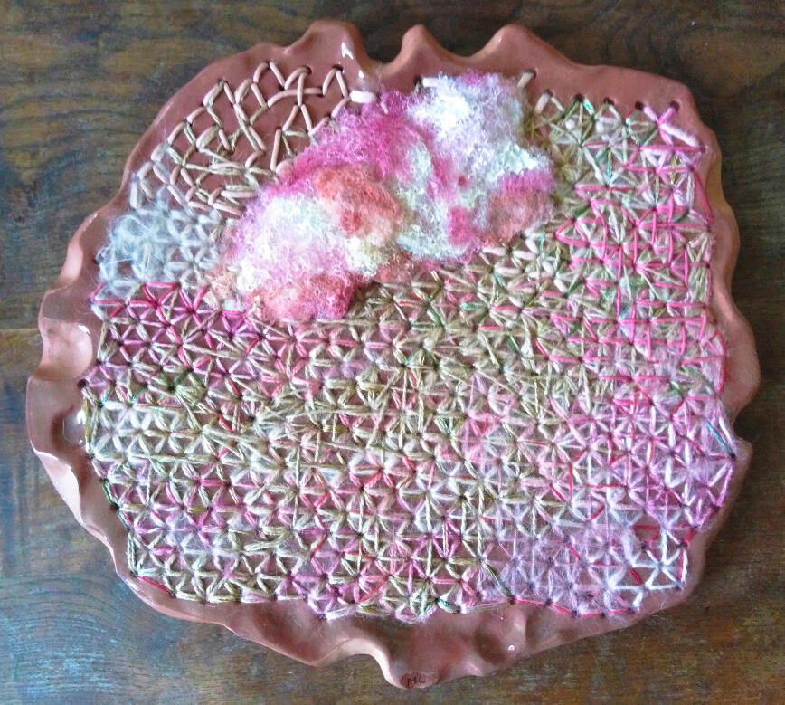 art textile-fiber art-threads-fil-canevas d'art-céramique d'art-ceramic art-red clay-frameworks-Maureen Lasne-Contemporary art-Organic piece